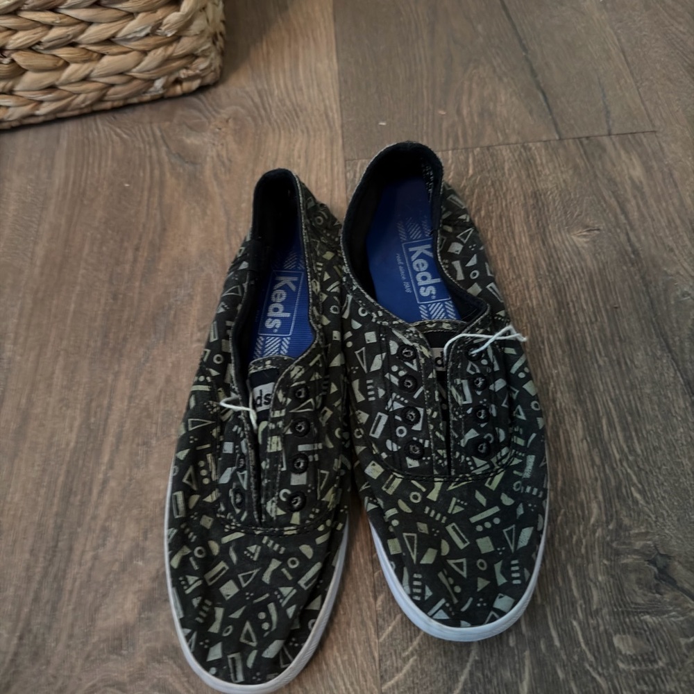Size 6 - Keds Sneakers - green and black geometric design